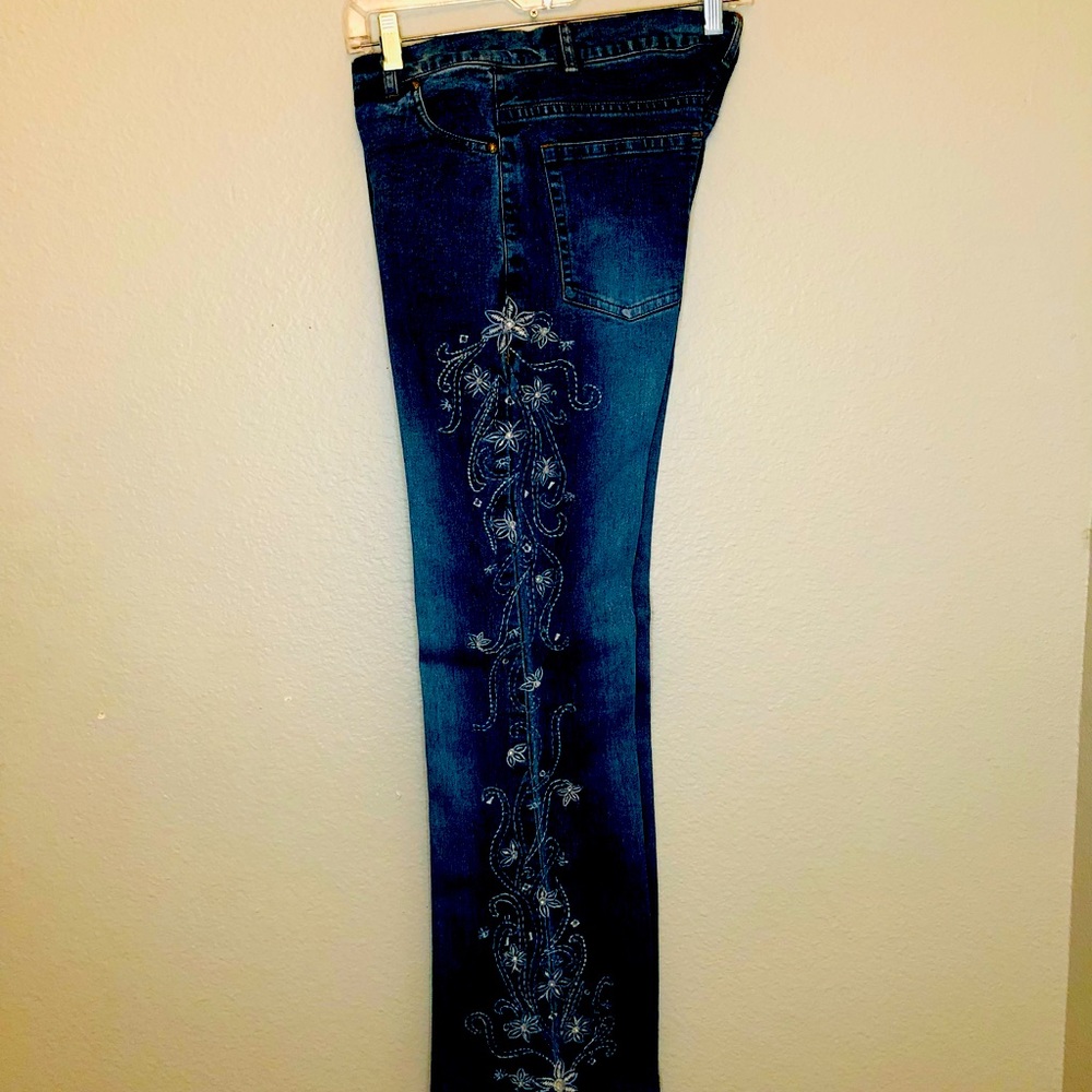24 Karat Jeans flare legged size 6p beautifully embroidered leg, boot cut